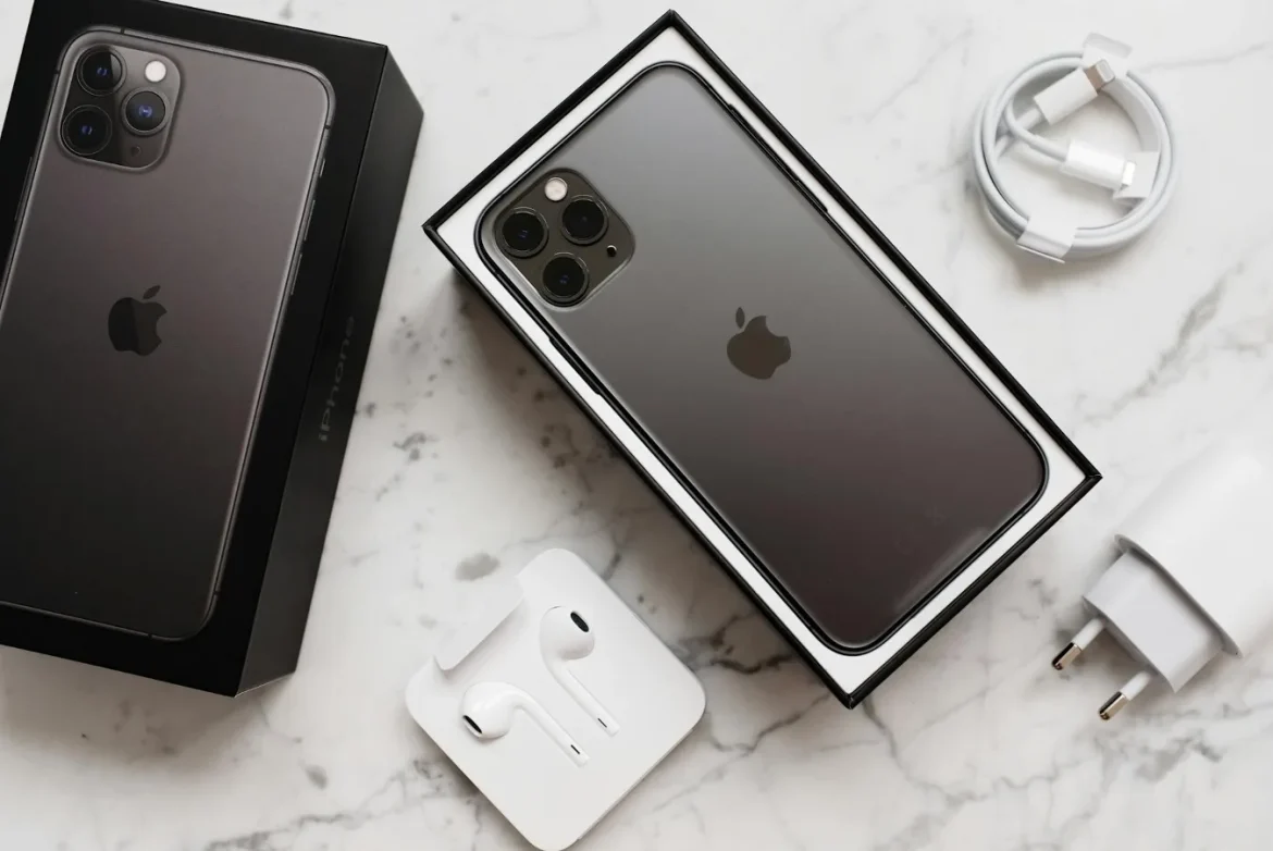 How to Choose a 3-in-1 Wireless Charger - 3-in-1 wireless charger