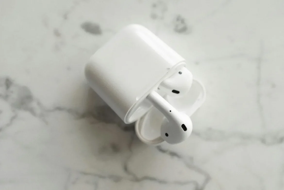 Best Wireless Charging Earbuds: Buyer Guide - wireless charging earbuds