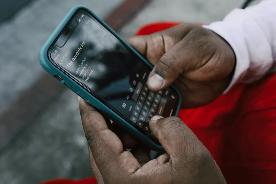 Christmas Phone Cases: How to Choose - christmas phone case