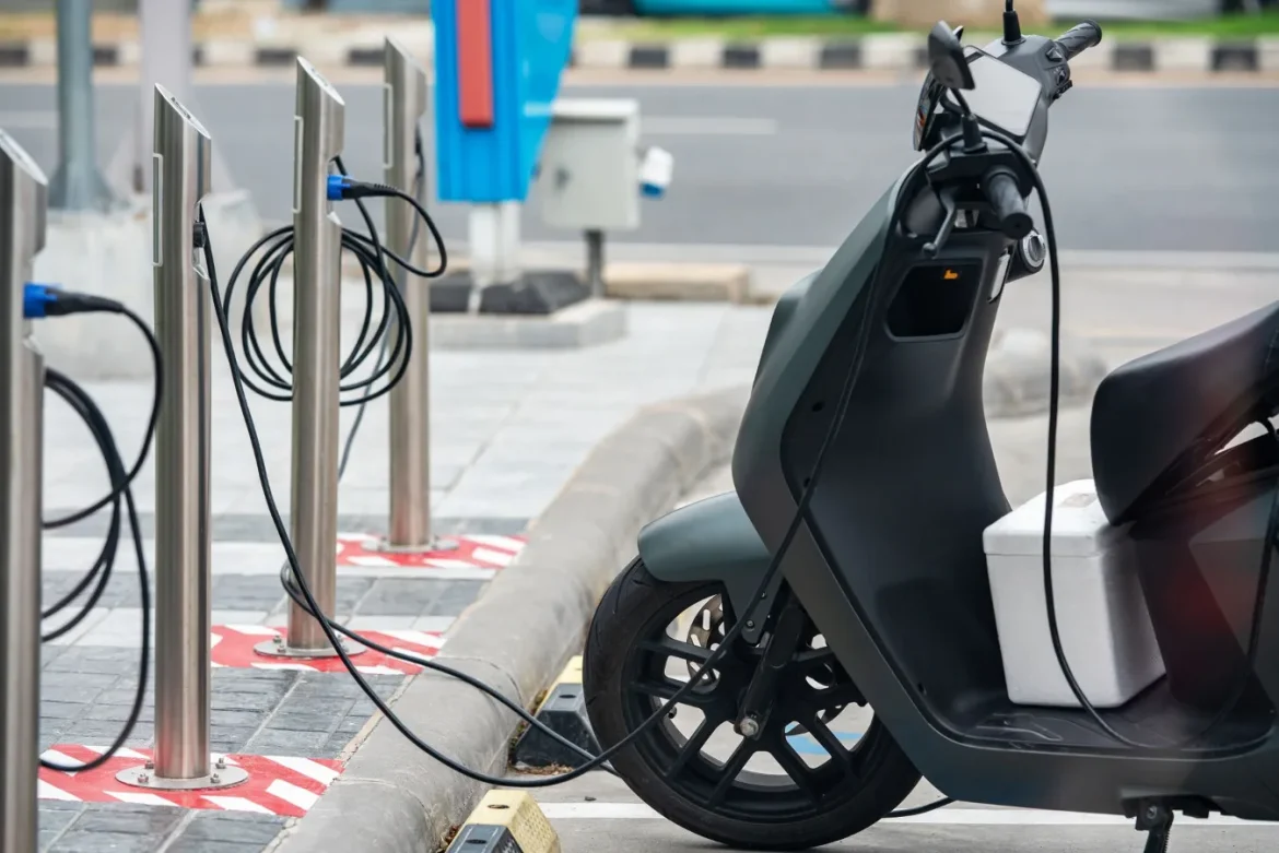 How to Choose an Ebike Battery Charger - ebike battery charger