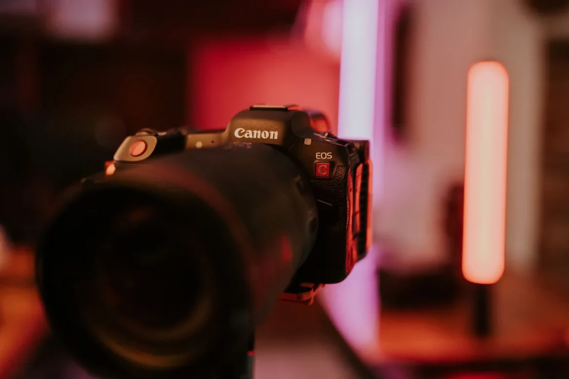 Best Canon Vlogging Cameras: How to Choose - good vlogging camera canon