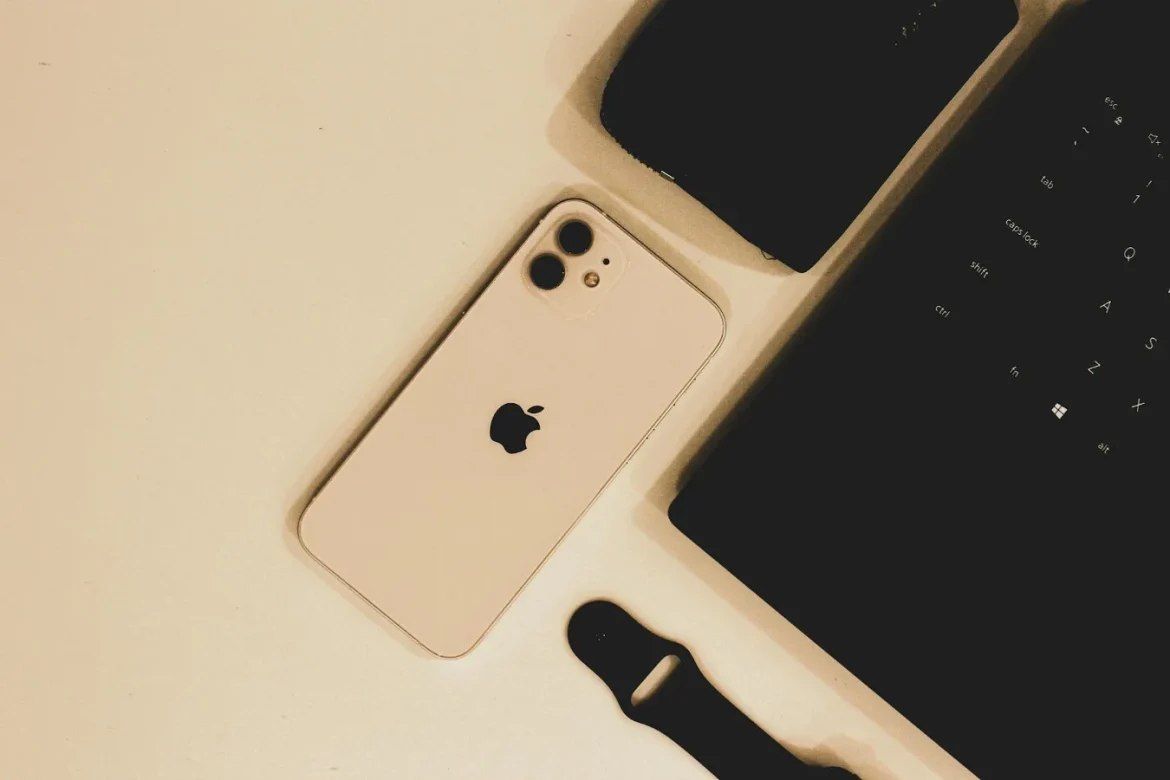 Best iPhone 4 Accessories to Consider - iphone 4 accessories
