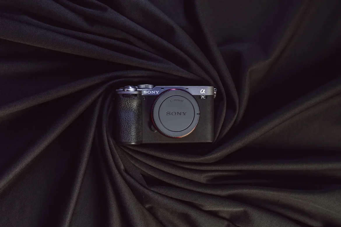 How to Choose a Mirrorless Camera Bundle - mirrorless camera bundle