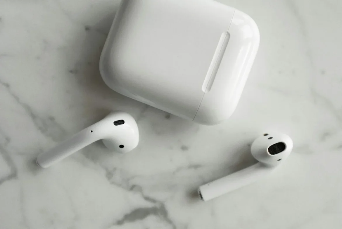 How to Choose Wireless Charging Earbuds - wireless charging earbuds